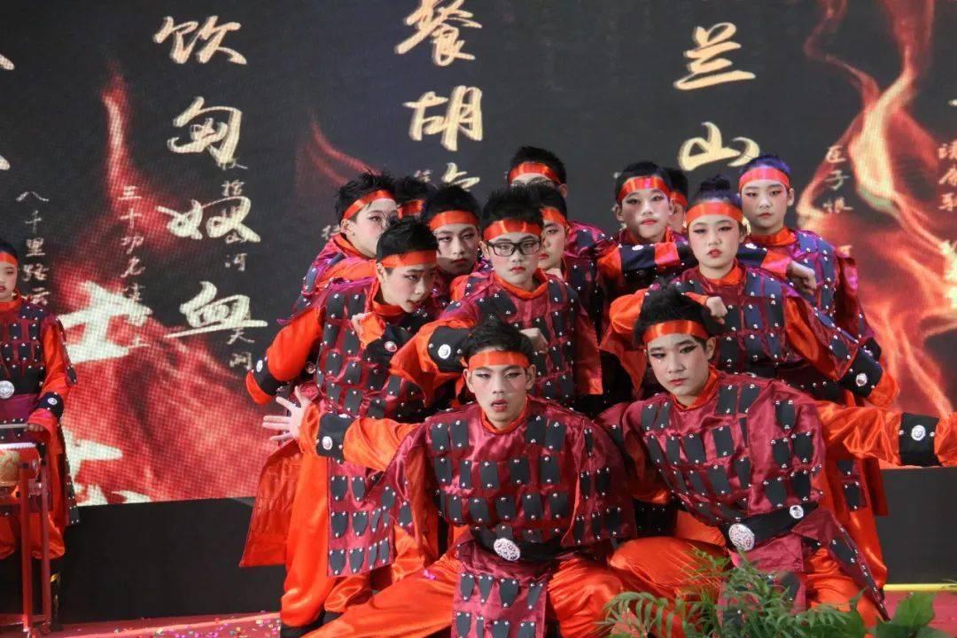 中央气象台继续发布寒潮蓝色预警，寒潮强势来袭，多地陆续降温